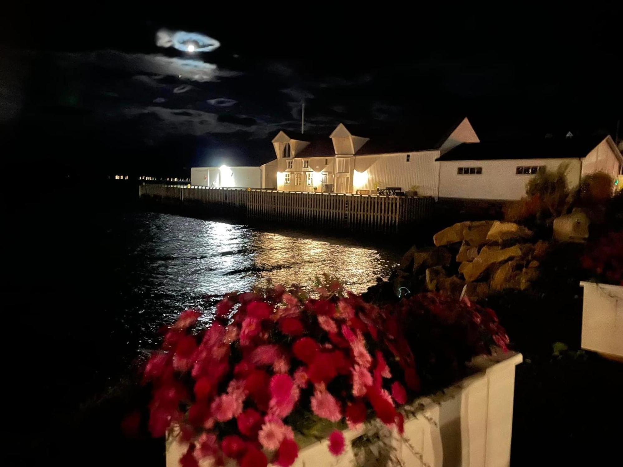 1. Etg I Dampskipsbrygga, Lodingen Havn Esterno foto
