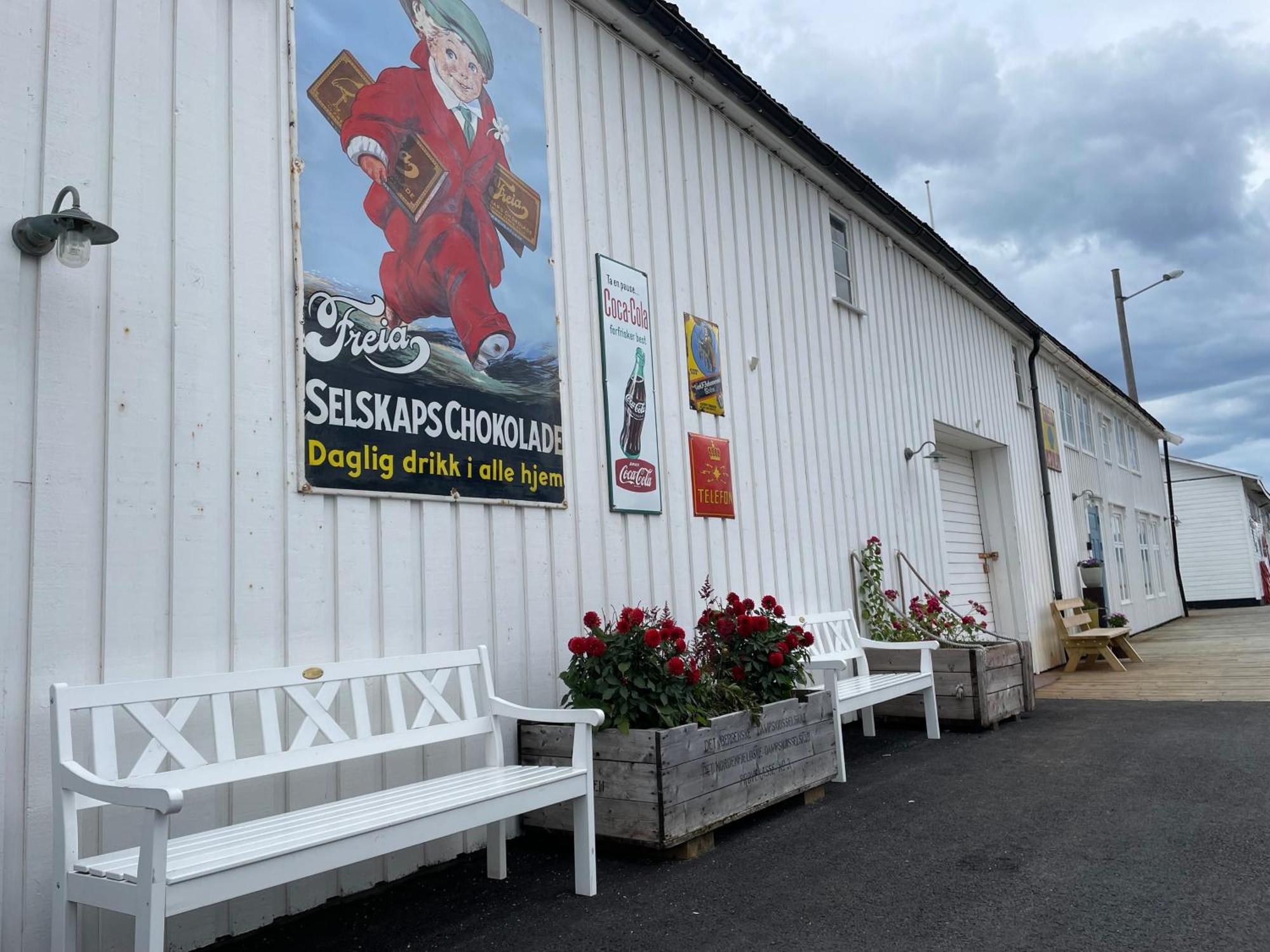 1. Etg I Dampskipsbrygga, Lodingen Havn Esterno foto