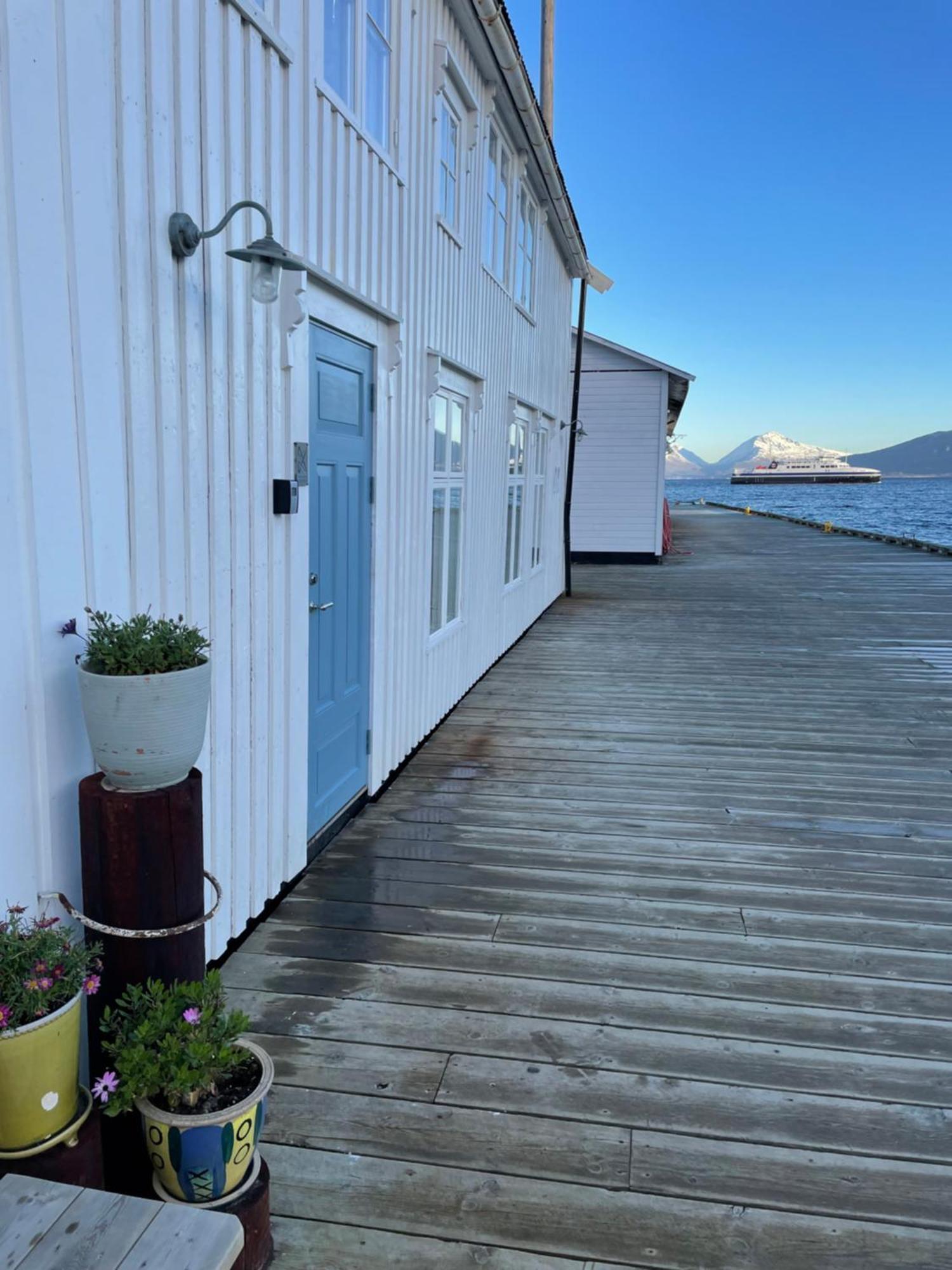 1. Etg I Dampskipsbrygga, Lodingen Havn Esterno foto