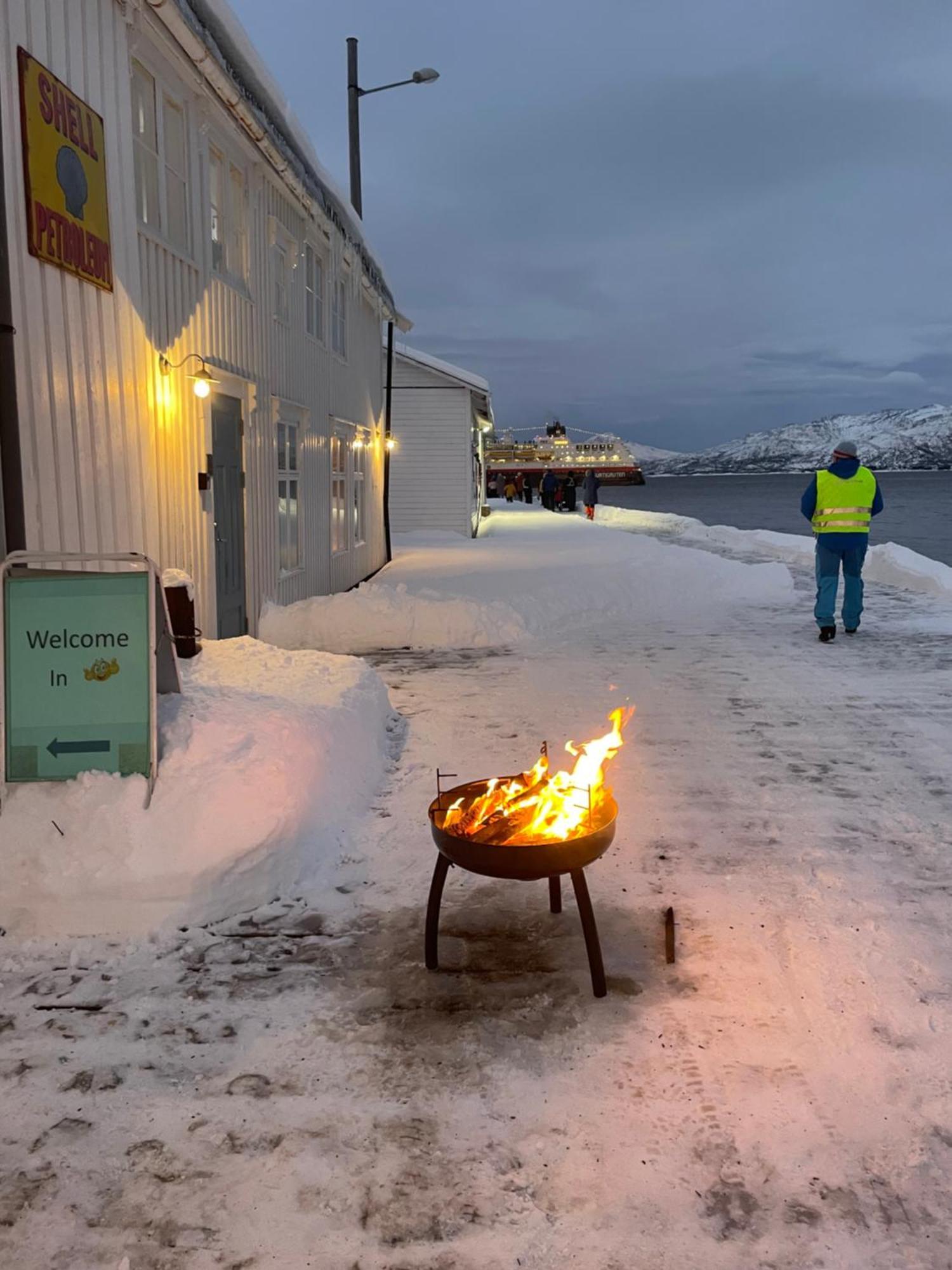 1. Etg I Dampskipsbrygga, Lodingen Havn Esterno foto