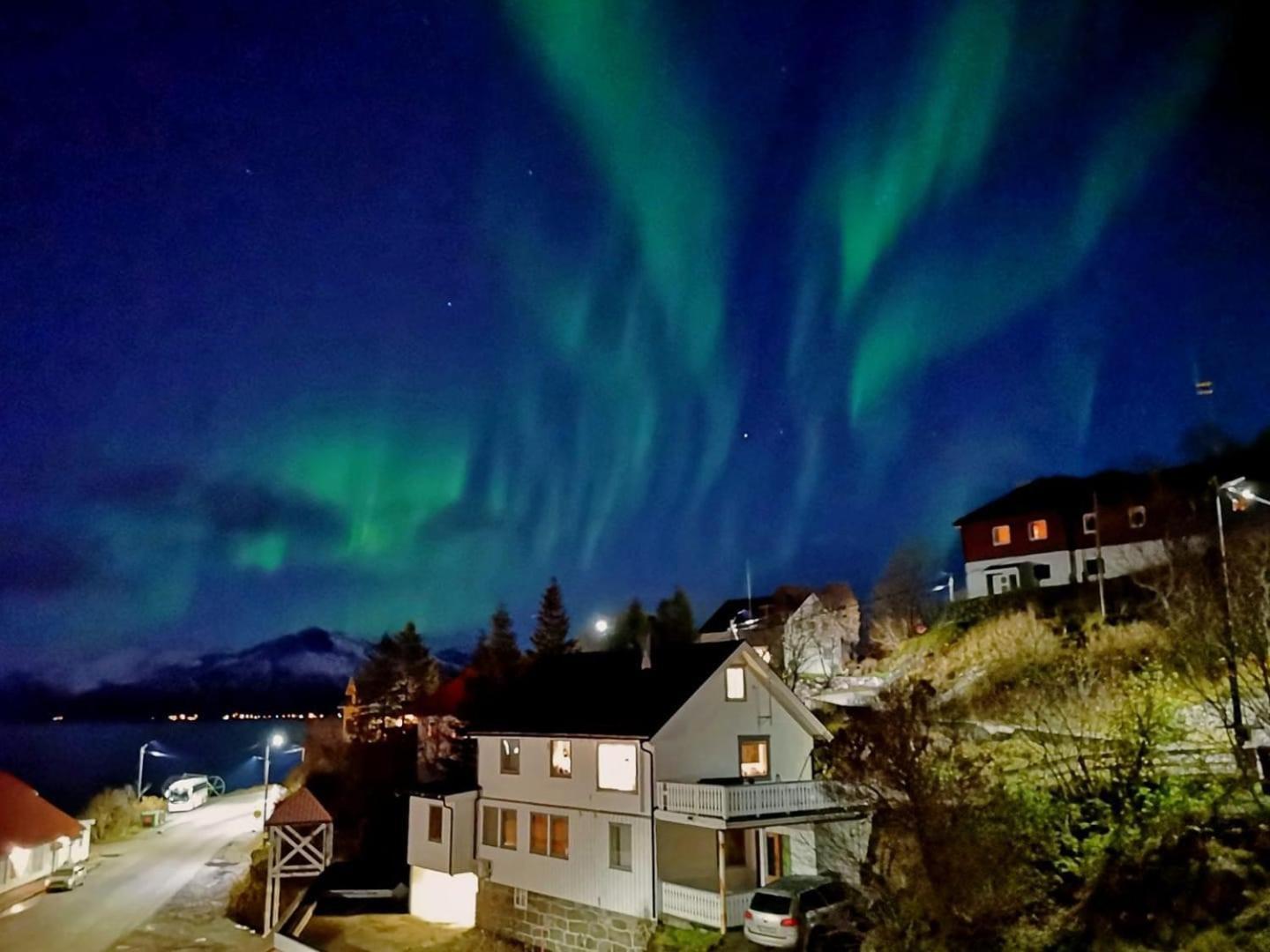 1. Etg I Dampskipsbrygga, Lodingen Havn Esterno foto